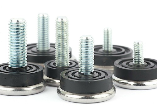 Adjustable foot levelling - adjustable,